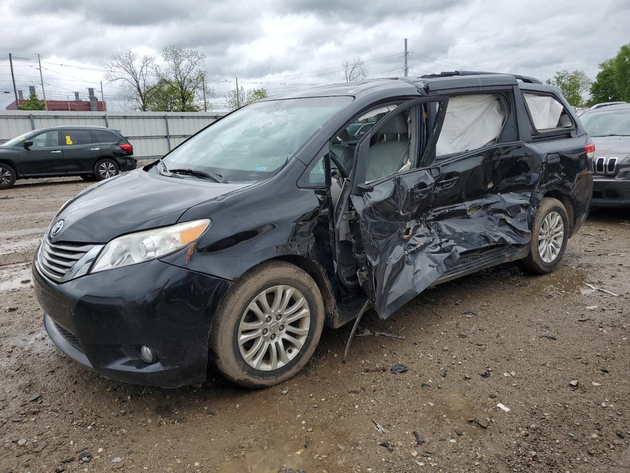 TOYOTA SIENNA XLE 2012
