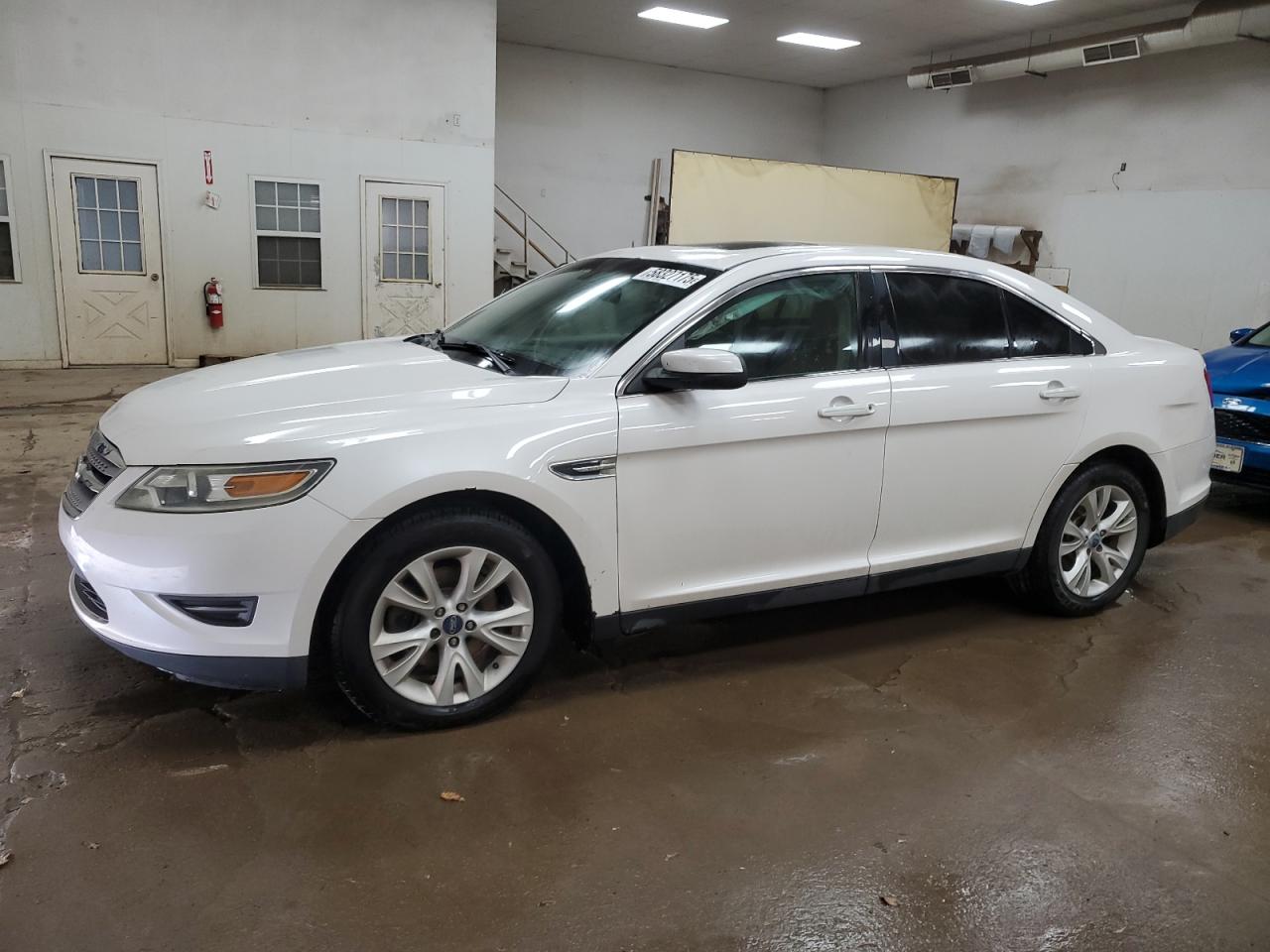 FORD TAURUS SEL 2011
