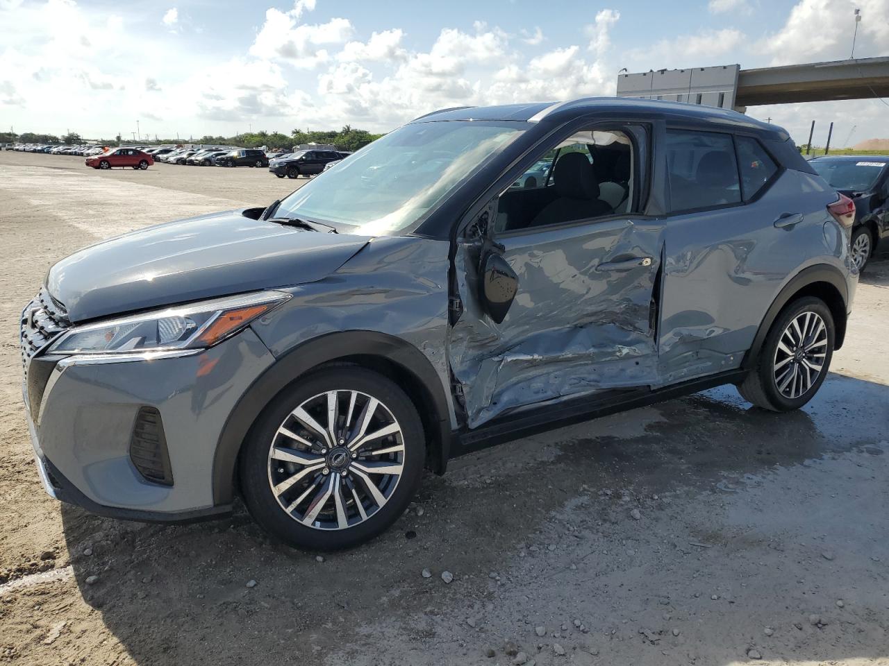 NISSAN KICKS SV 2023
