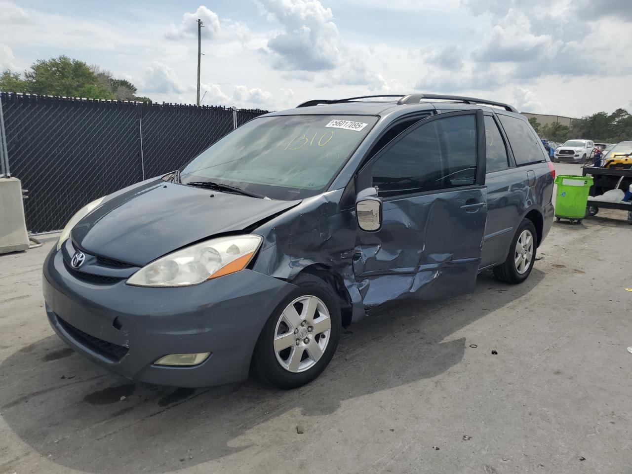 TOYOTA SIENNA XLE 2009