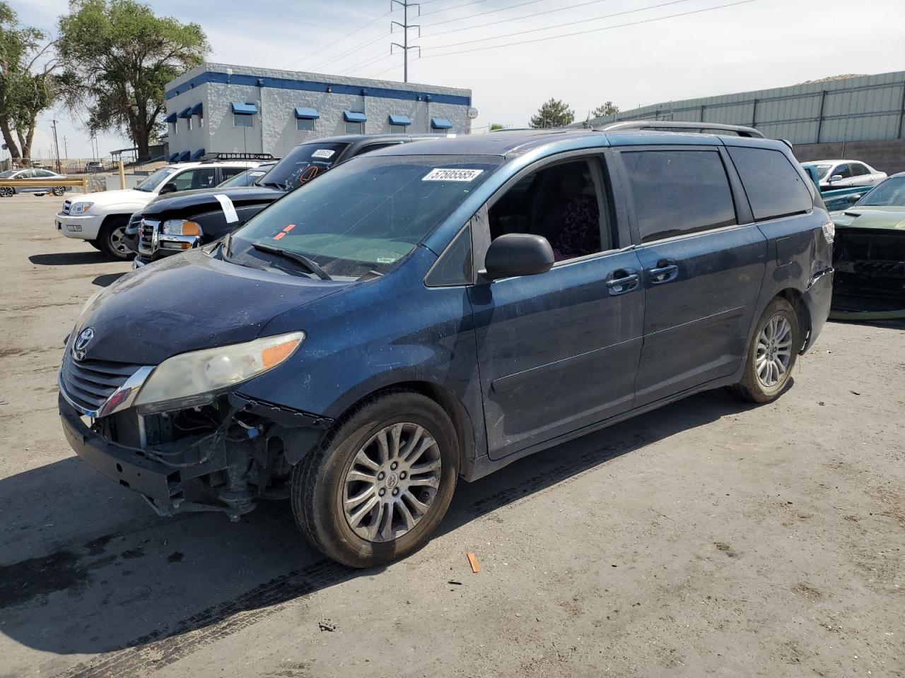 TOYOTA SIENNA XLE 2011