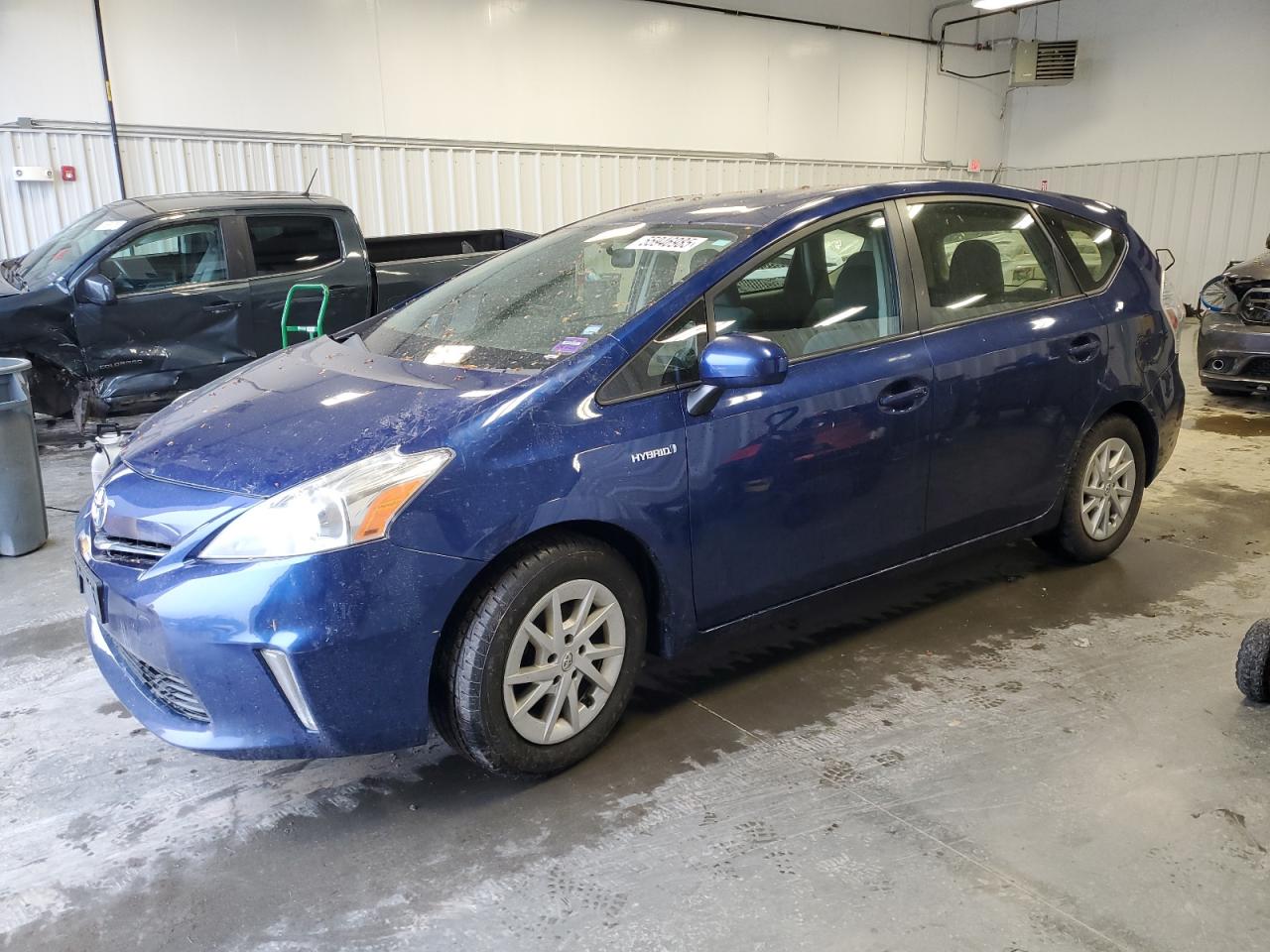 TOYOTA PRIUS V 2012