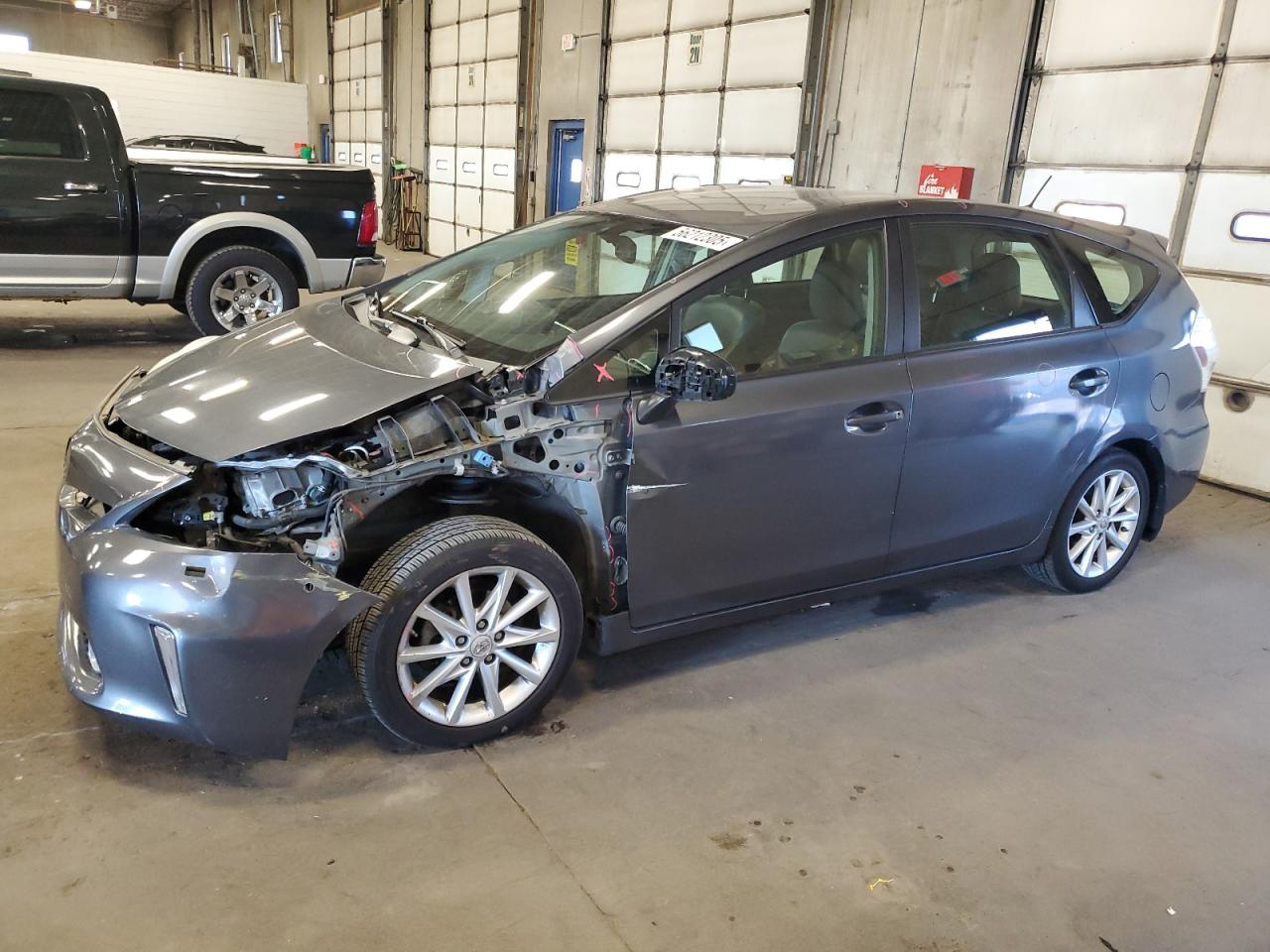 TOYOTA PRIUS V 2012