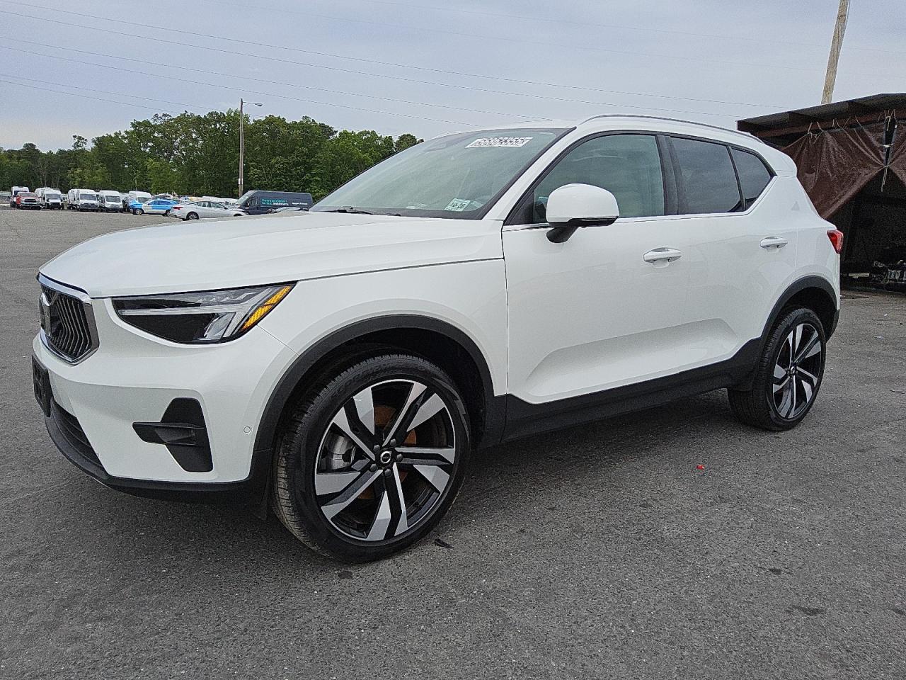 VOLVO XC40 PLUS 2024