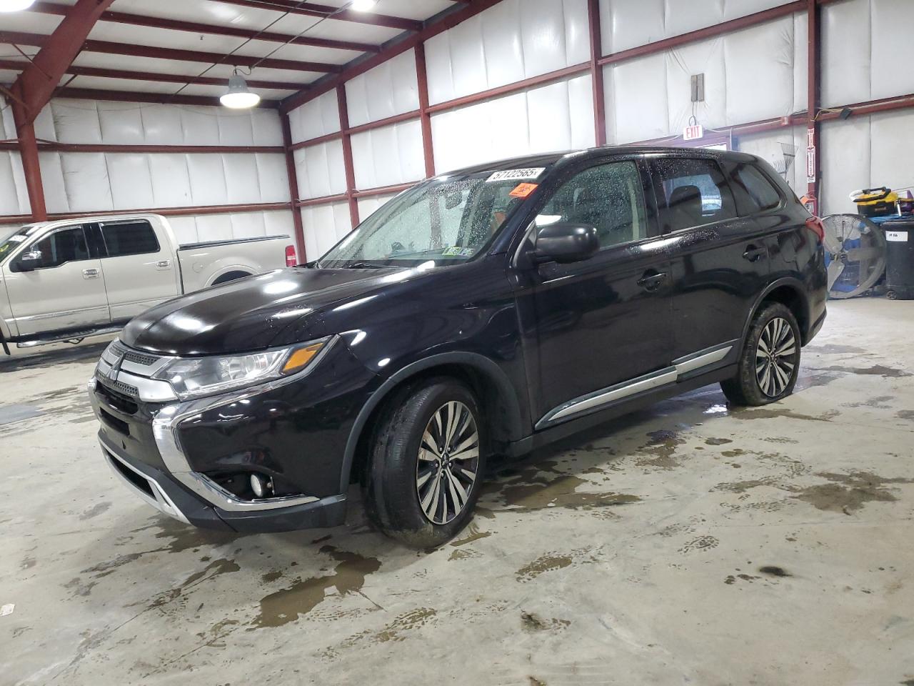 MITSUBISHI OUTLANDER 2019