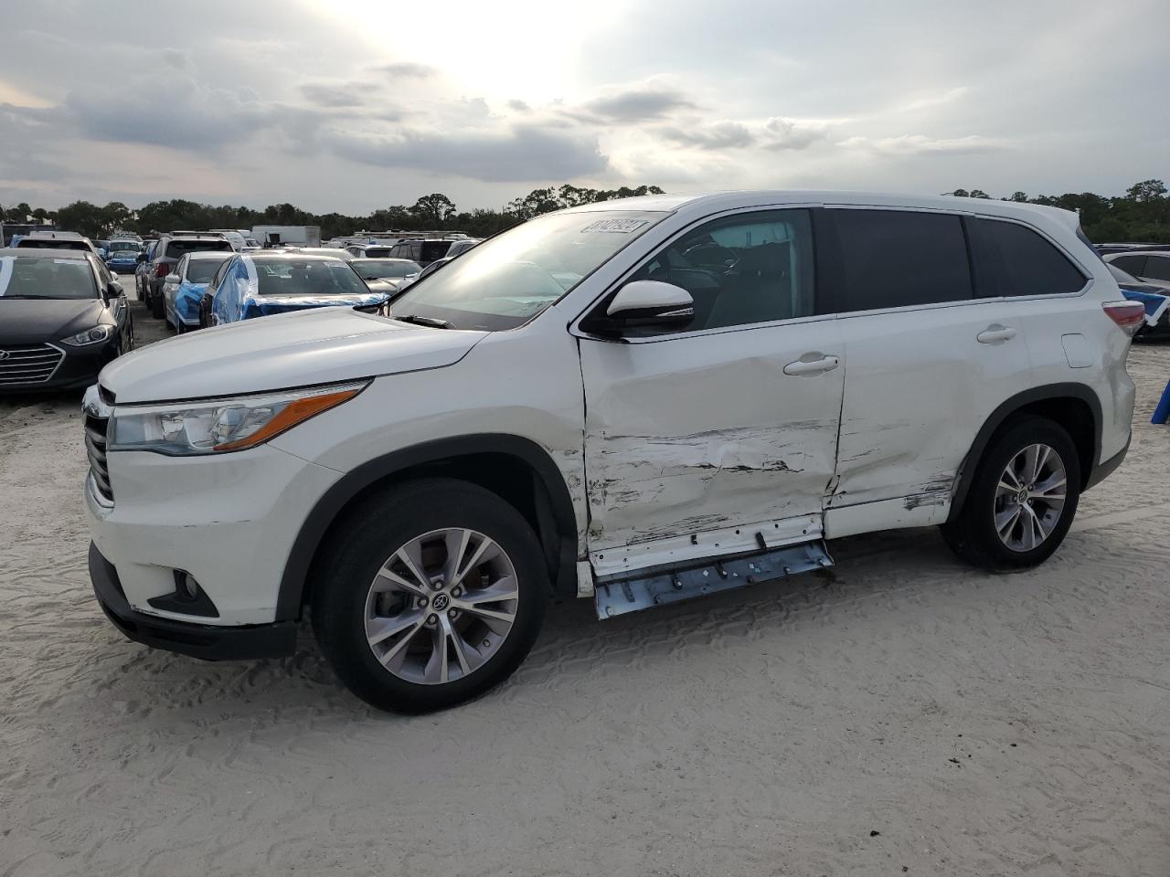 TOYOTA HIGHLANDER 2016