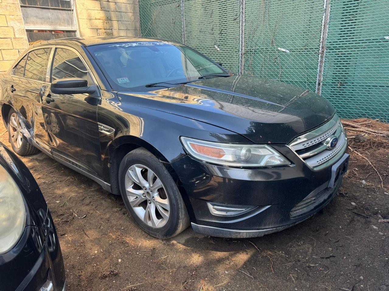 FORD TAURUS SEL 2011