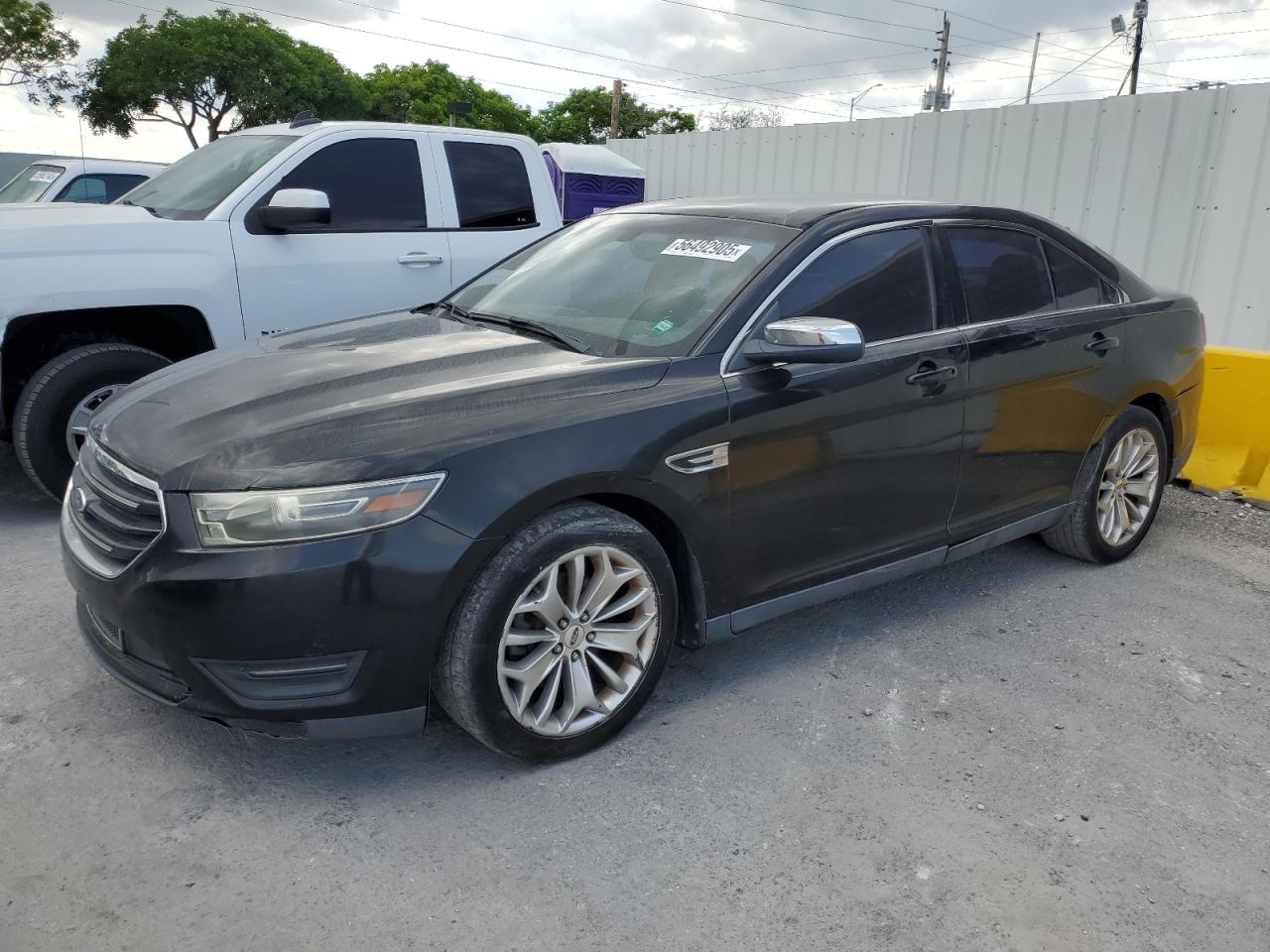 FORD TAURUS LIM 2015