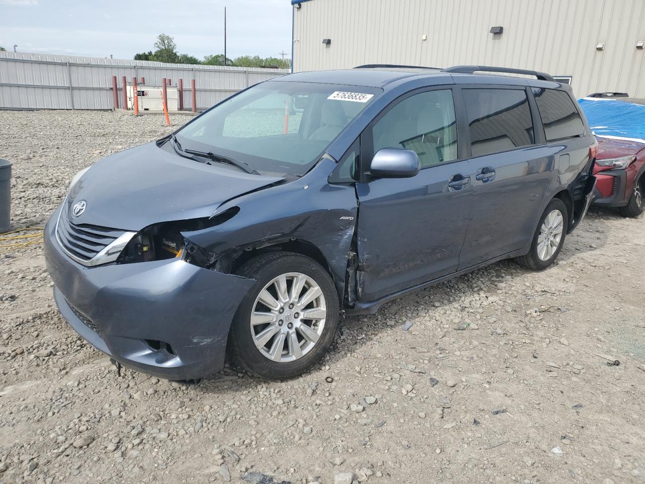 TOYOTA SIENNA LE 2017