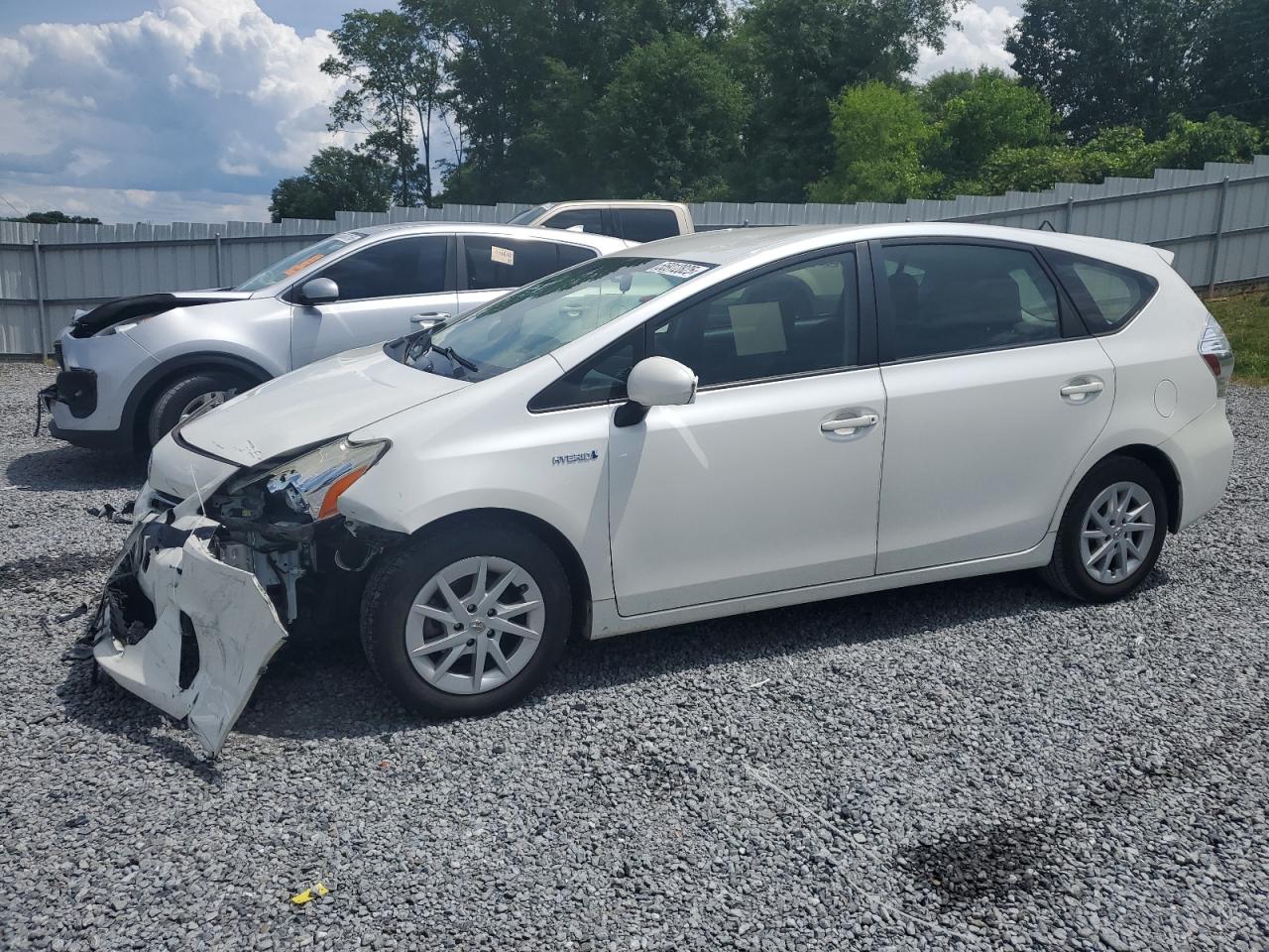 TOYOTA PRIUS V 2013