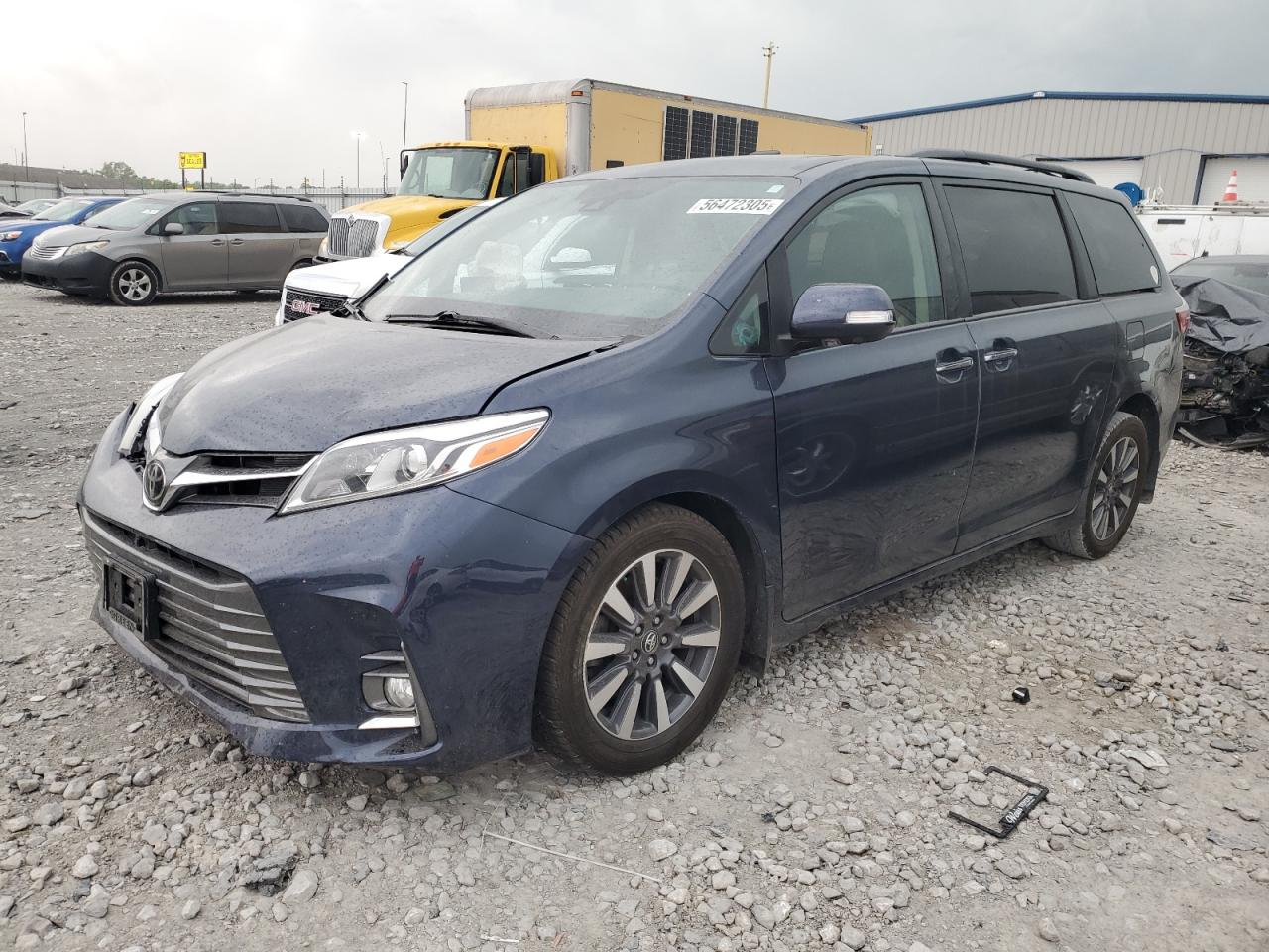 TOYOTA SIENNA XLE 2018