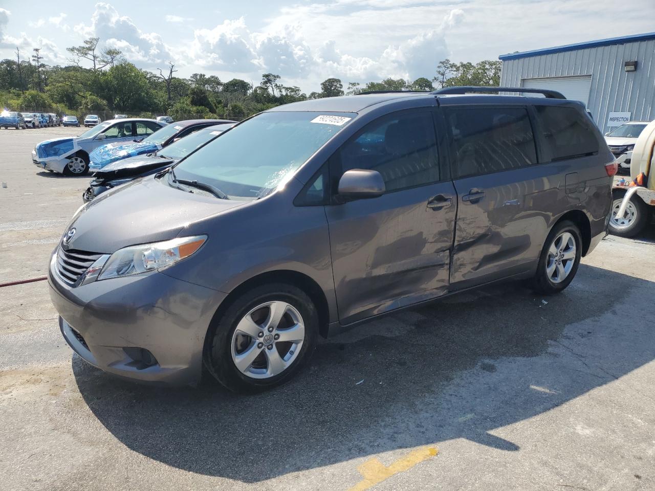 TOYOTA SIENNA LE 2015