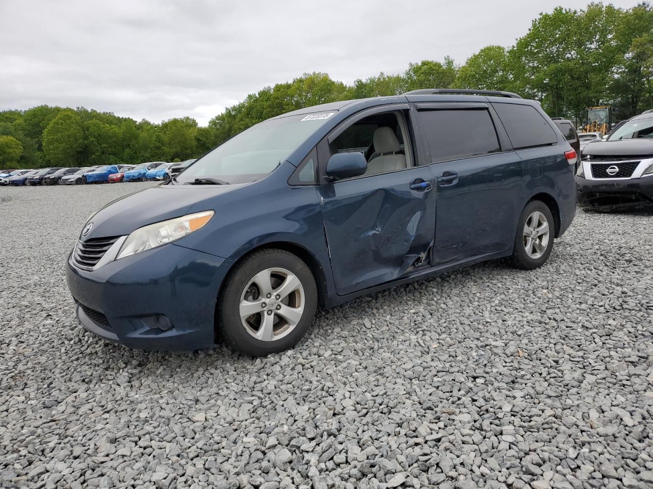 TOYOTA SIENNA LE 2011