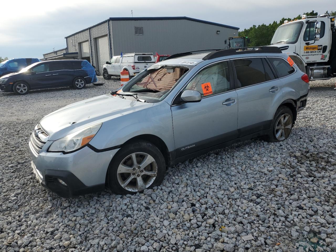 SUBARU OUTBACK 2. 2013