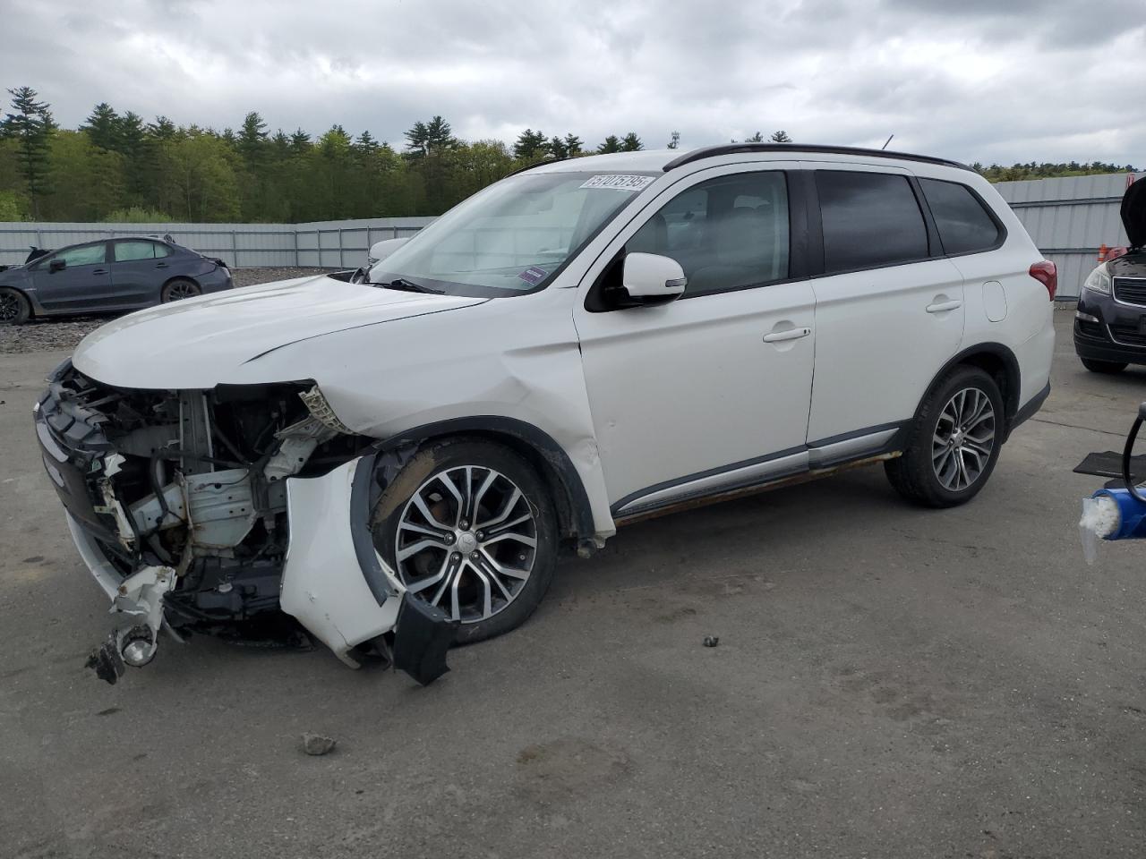MITSUBISHI OUTLANDER 2016