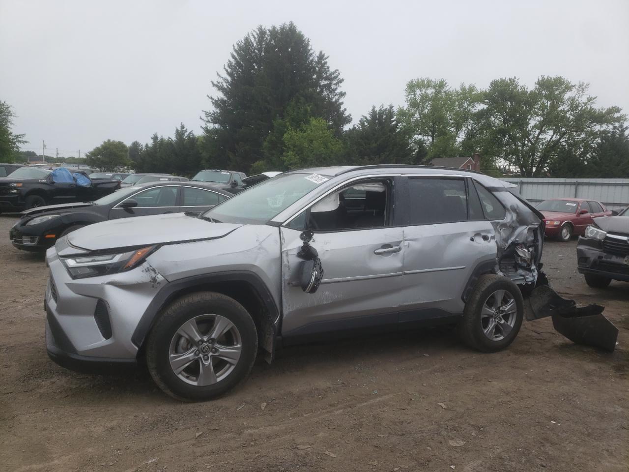 TOYOTA RAV4 XLE 2024