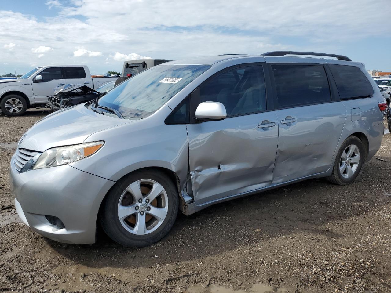 TOYOTA SIENNA LE 2015