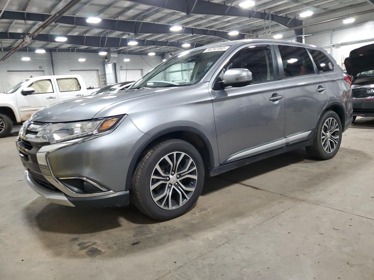 MITSUBISHI OUTLANDER 2016