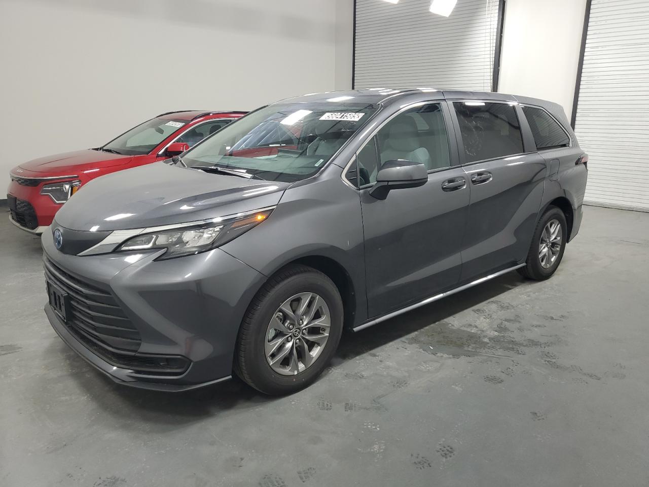 TOYOTA SIENNA LE 2025