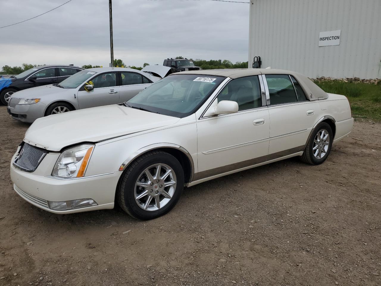 CADILLAC DTS LUXURY 2011