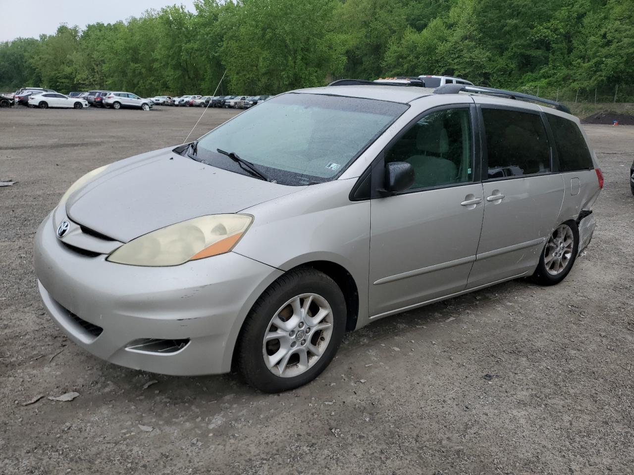 TOYOTA SIENNA LE 2006