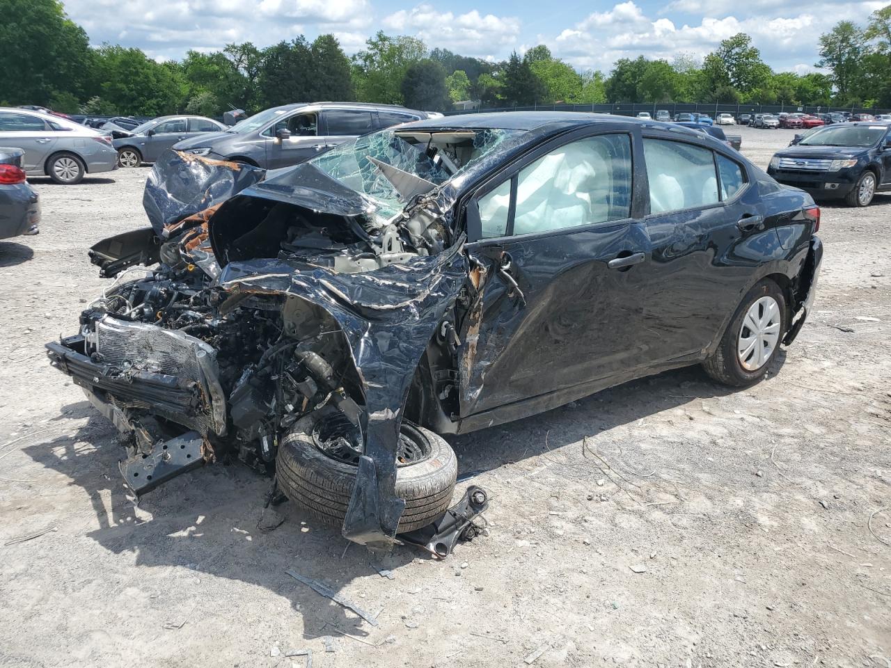 NISSAN VERSA 2025