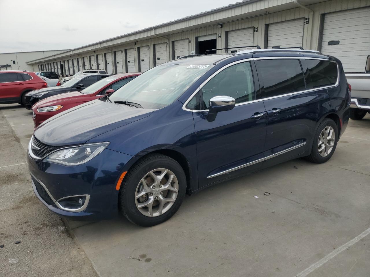 CHRYSLER PACIFICA L 2017