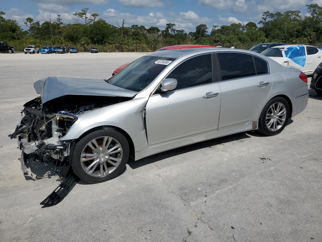 HYUNDAI GENESIS 3. 2013