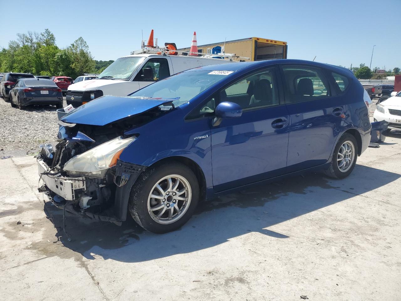 TOYOTA PRIUS V 2013