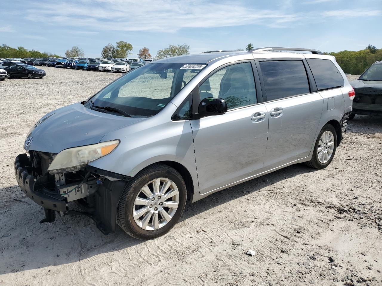 TOYOTA SIENNA LE 2011
