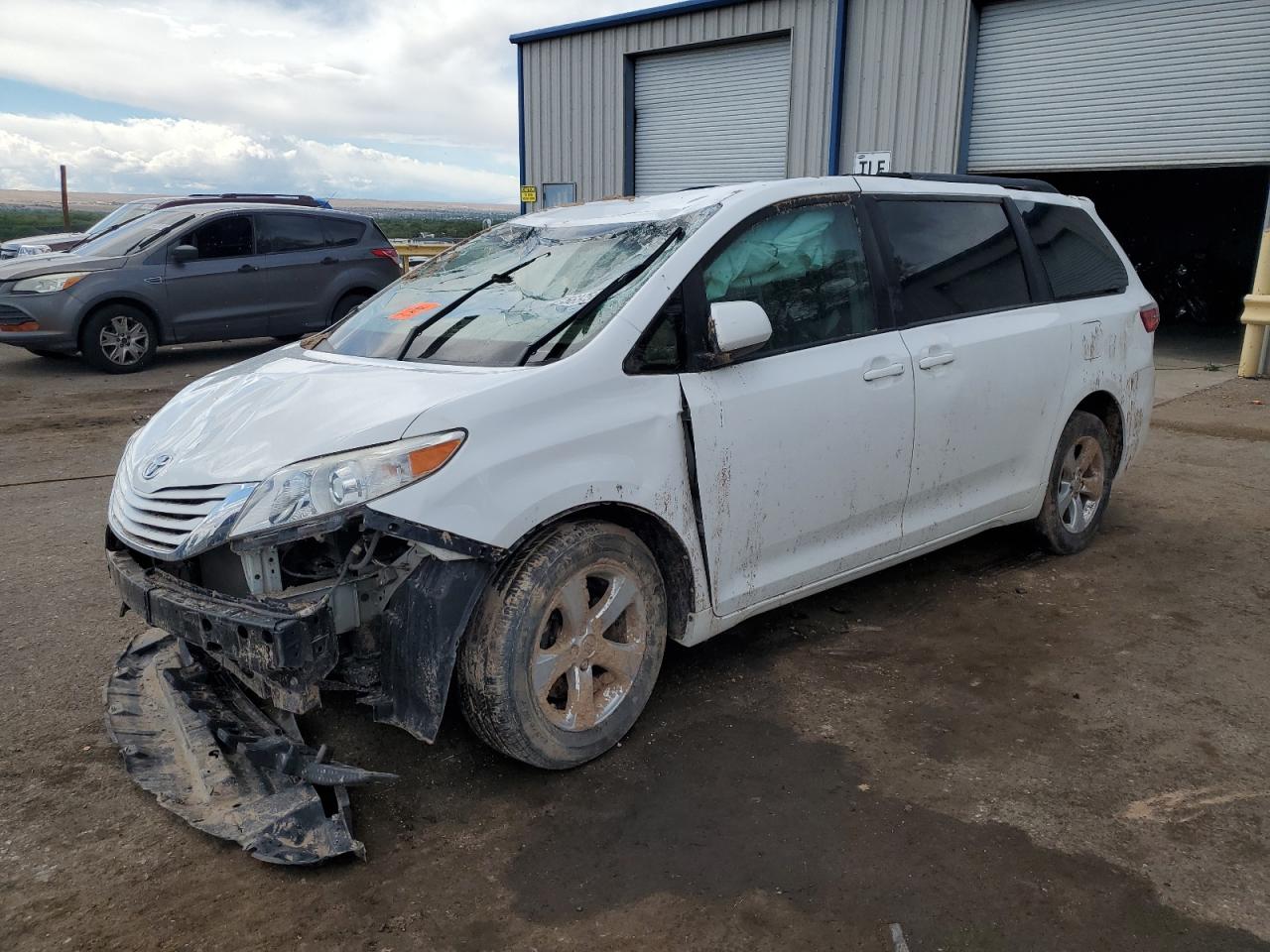 TOYOTA SIENNA LE 2017