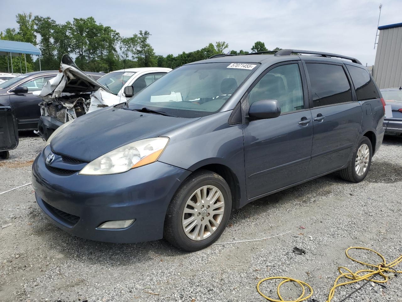 TOYOTA SIENNA XLE 2010