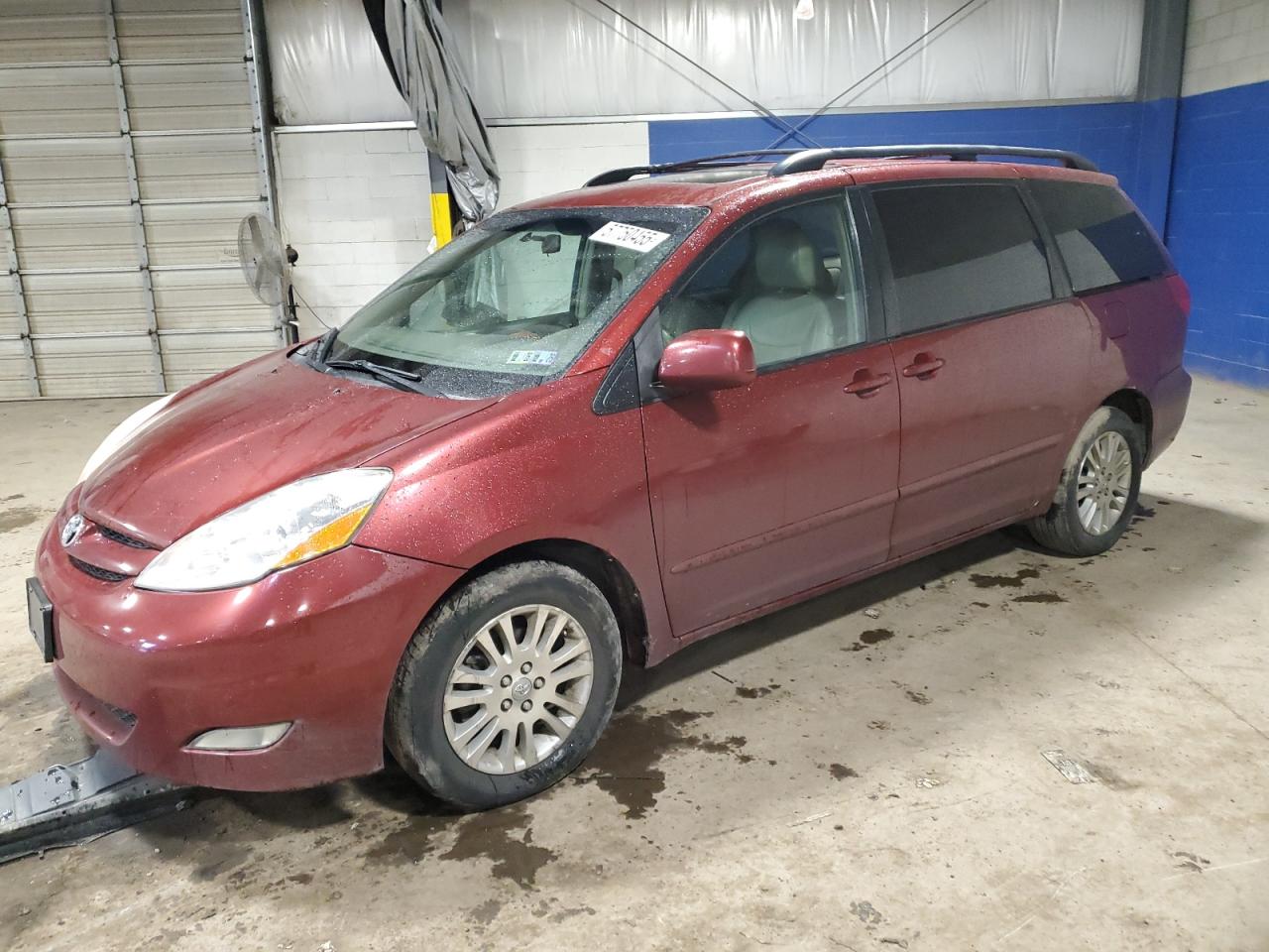 TOYOTA SIENNA XLE 2010