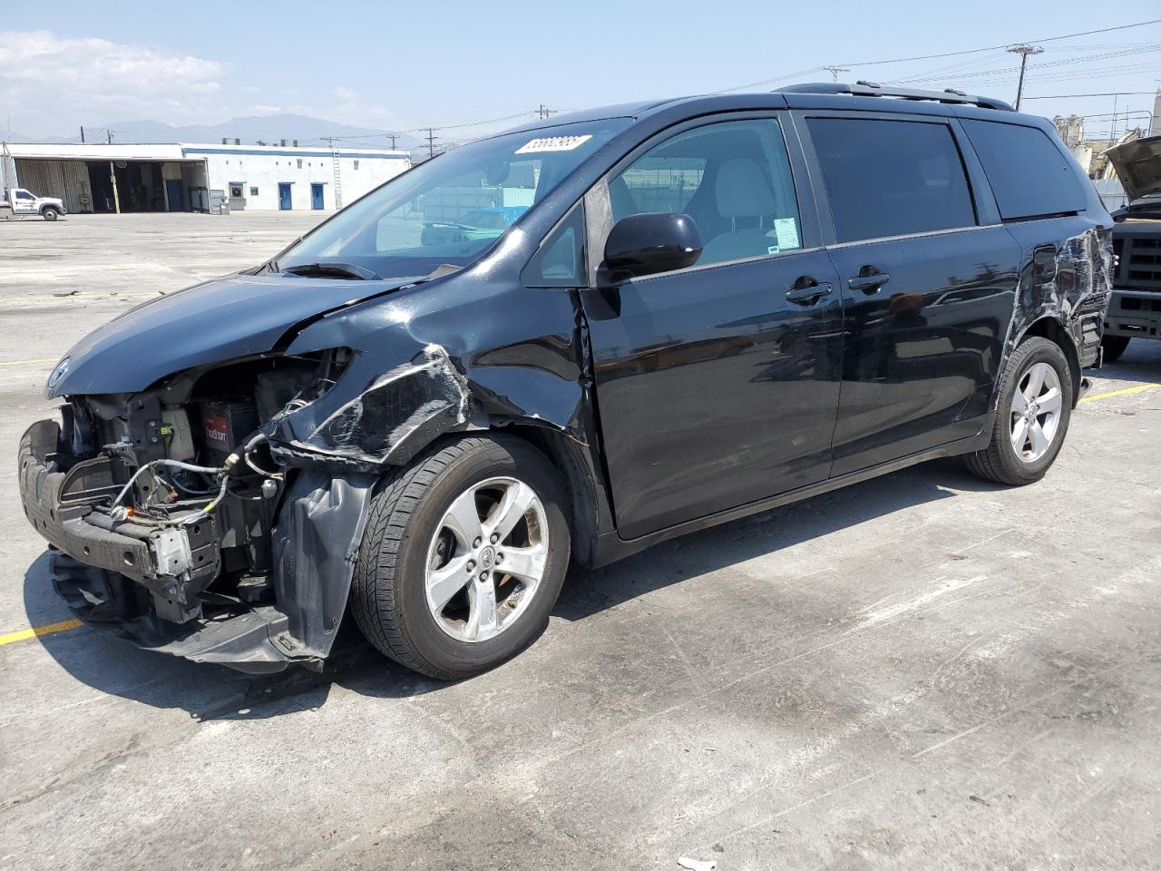 TOYOTA SIENNA LE 2017