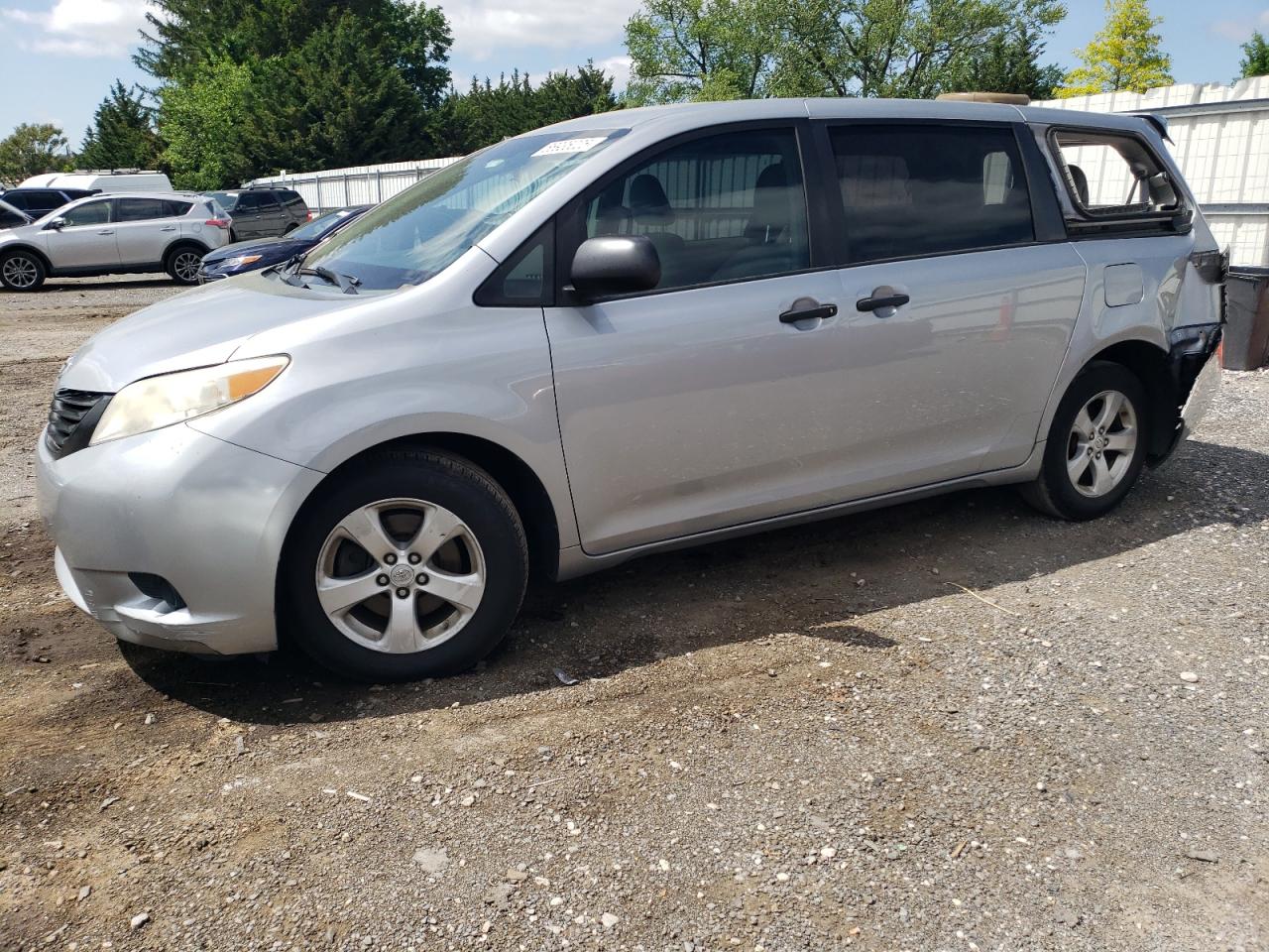 TOYOTA SIENNA BAS 2011
