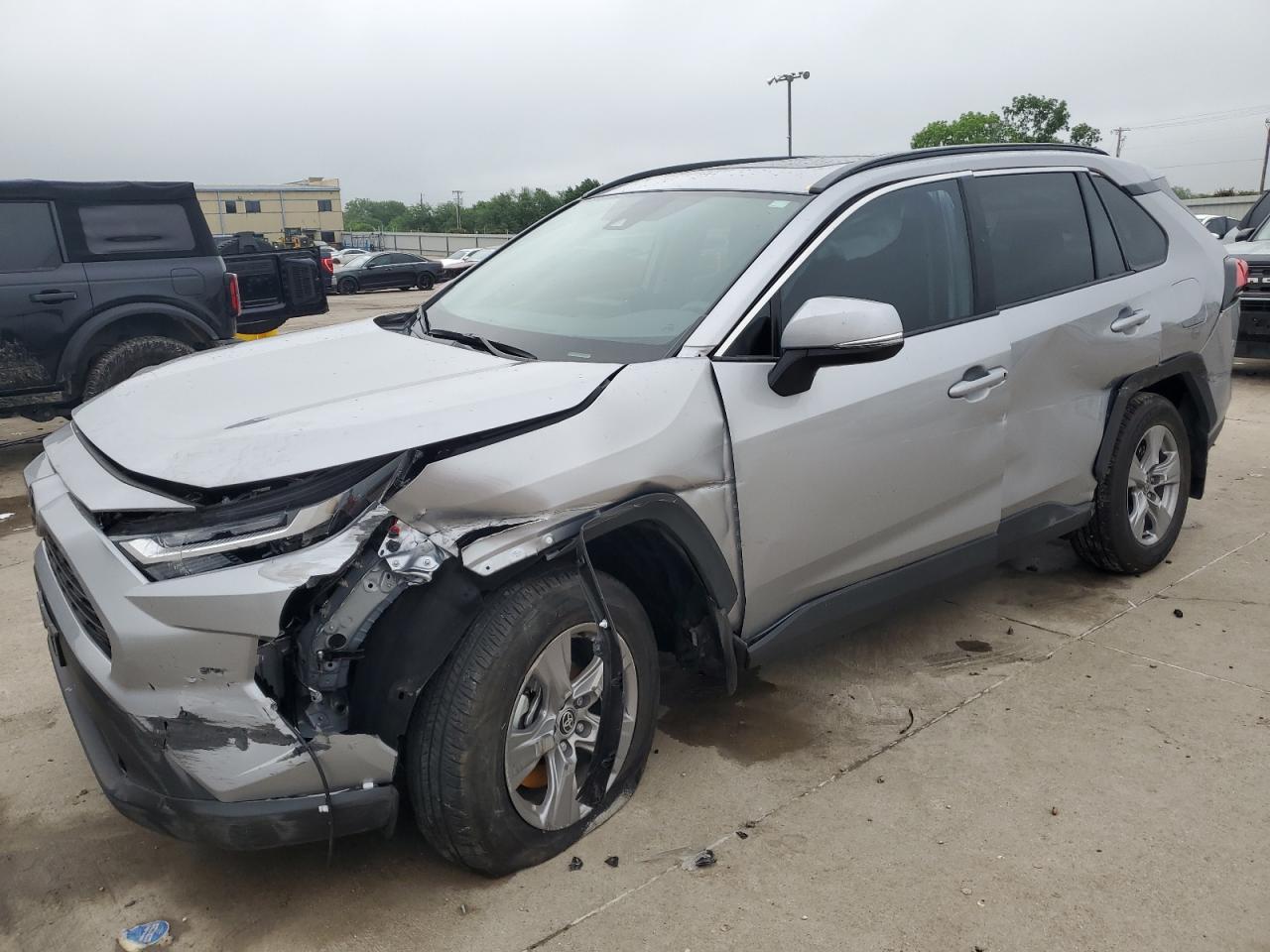 TOYOTA RAV4 XLE 2025
