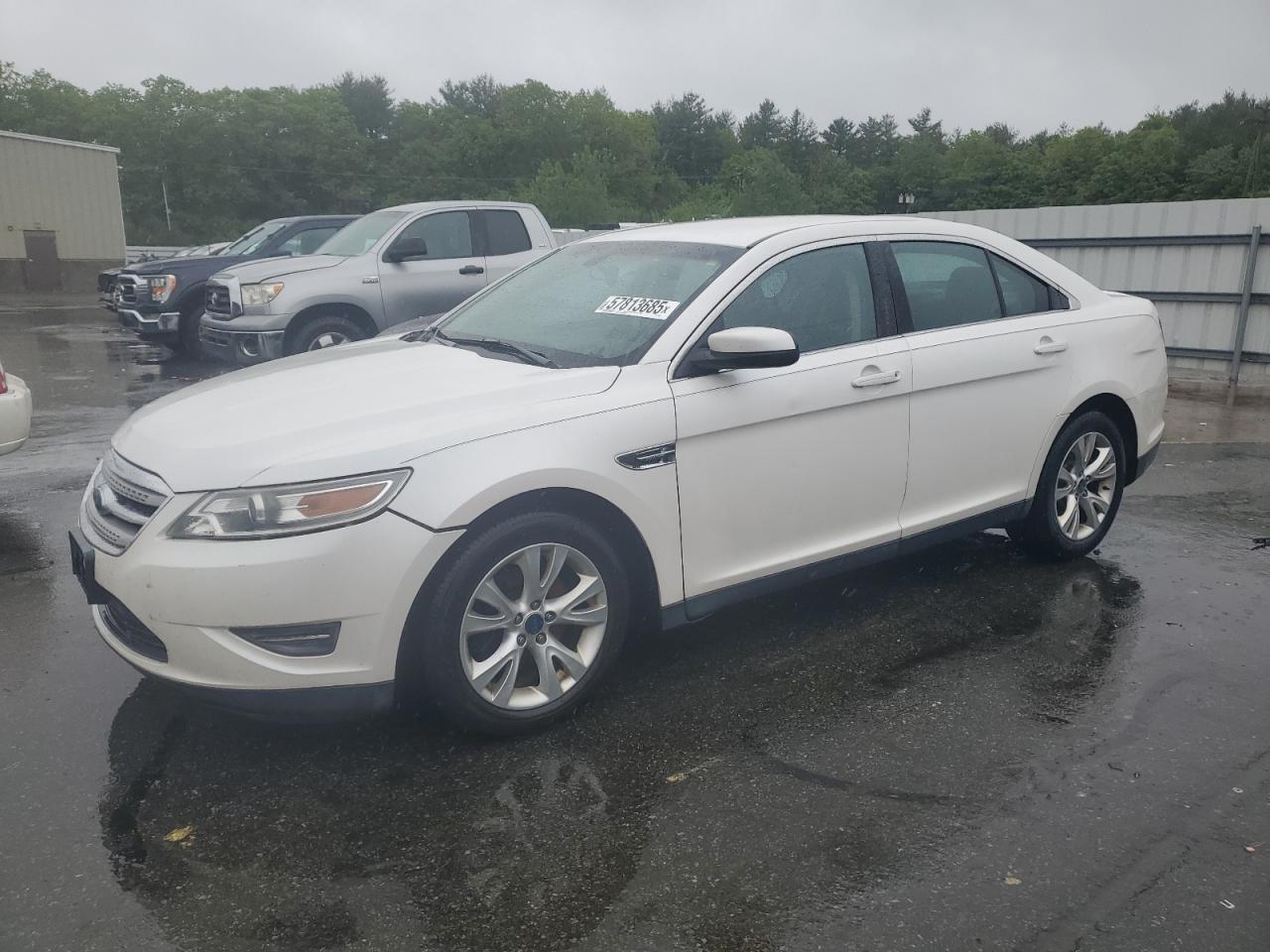 FORD TAURUS SEL 2010