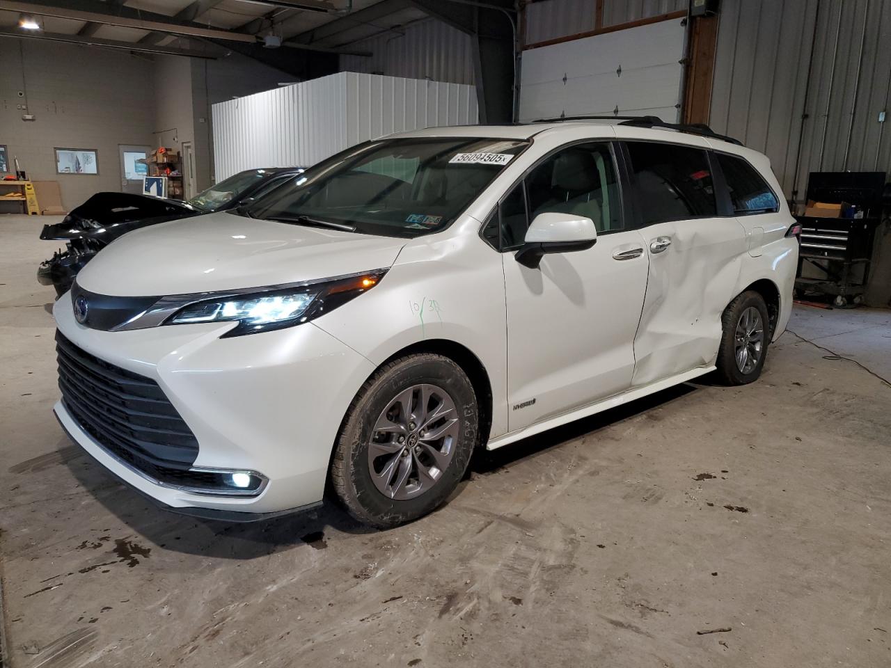TOYOTA SIENNA XLE 2021