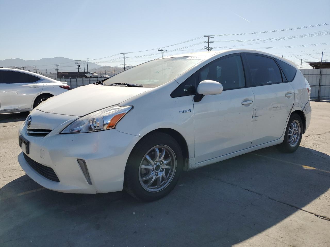 TOYOTA PRIUS V 2014