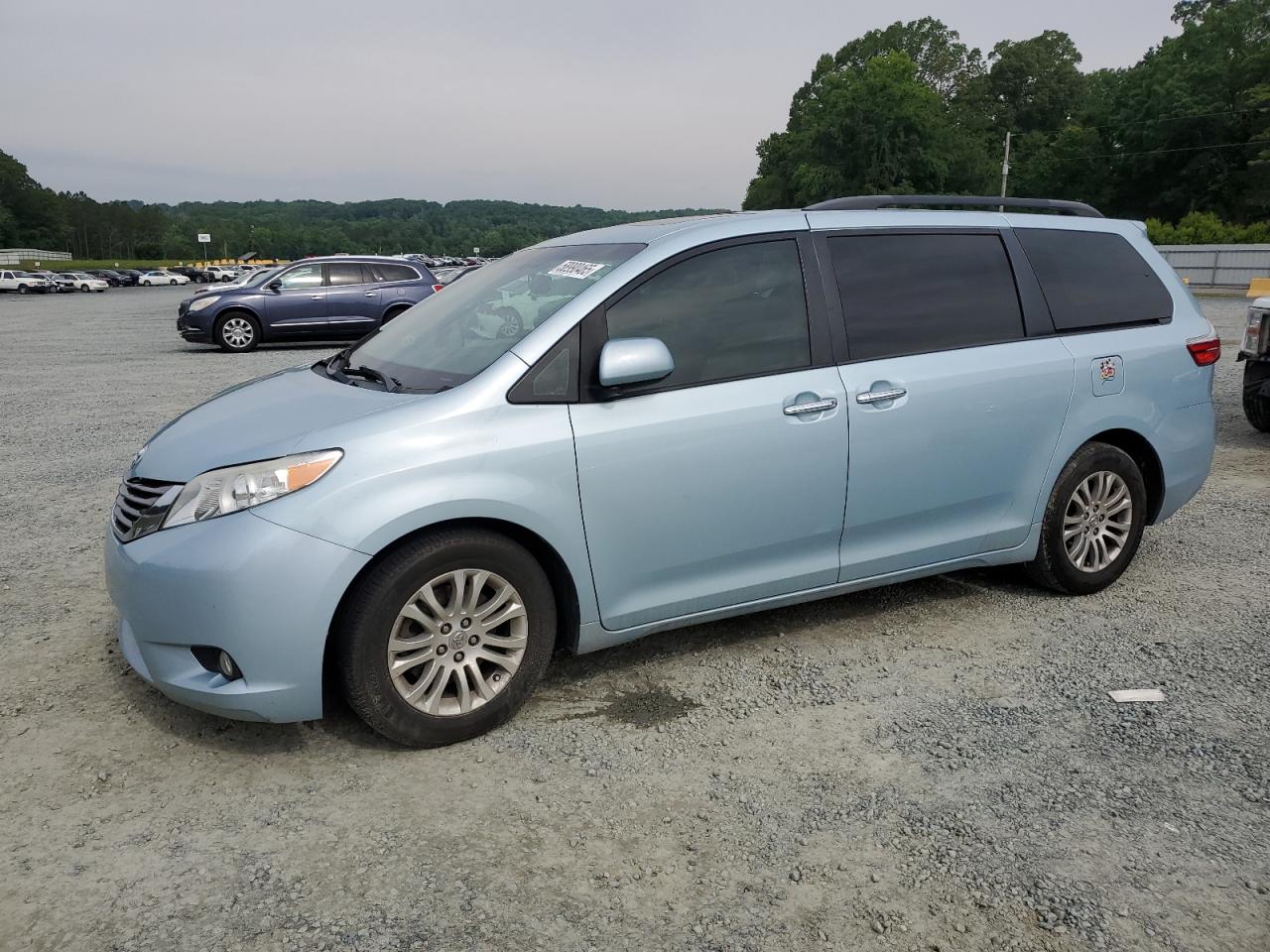 TOYOTA SIENNA XLE 2015