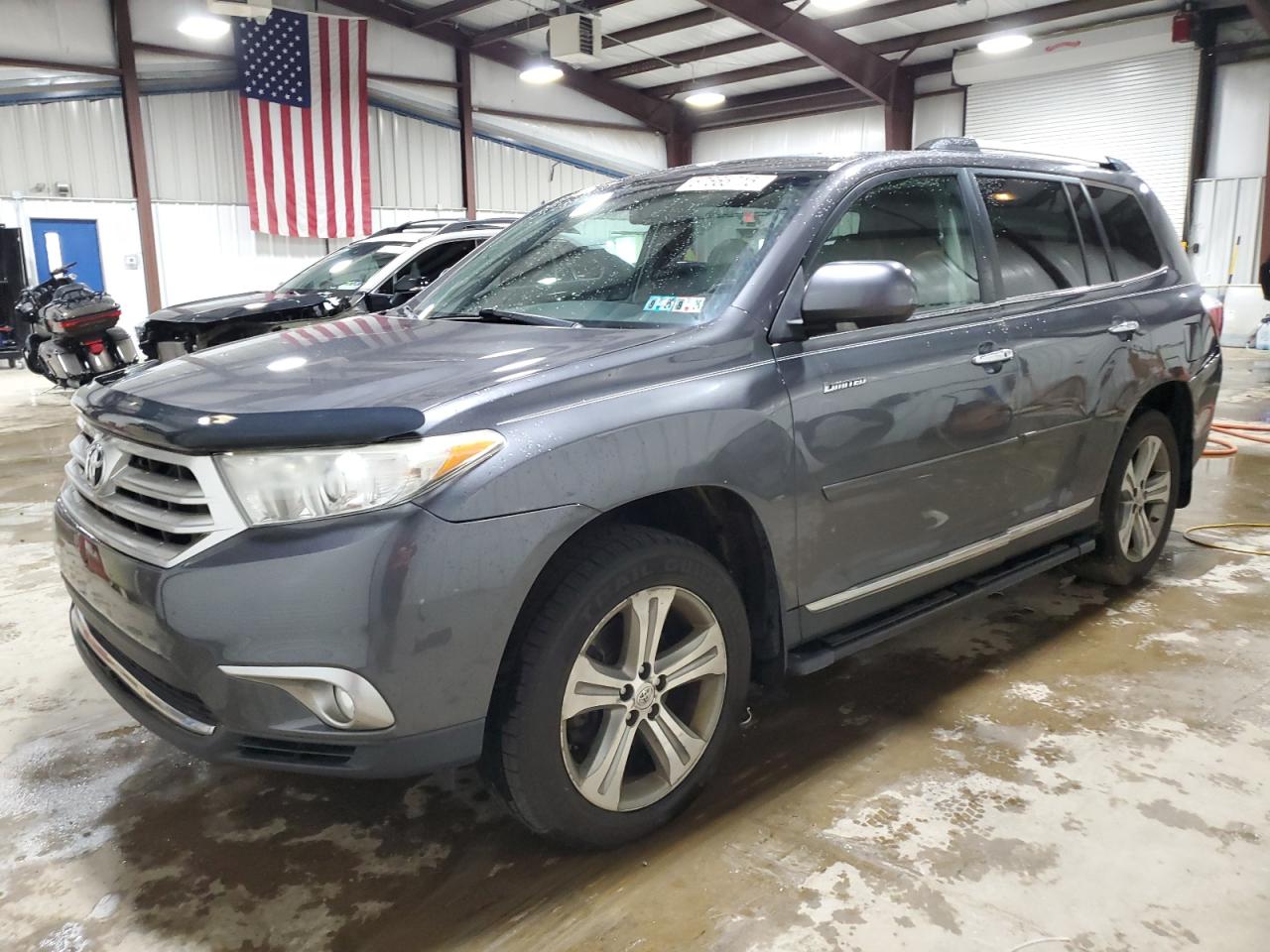 TOYOTA HIGHLANDER 2013