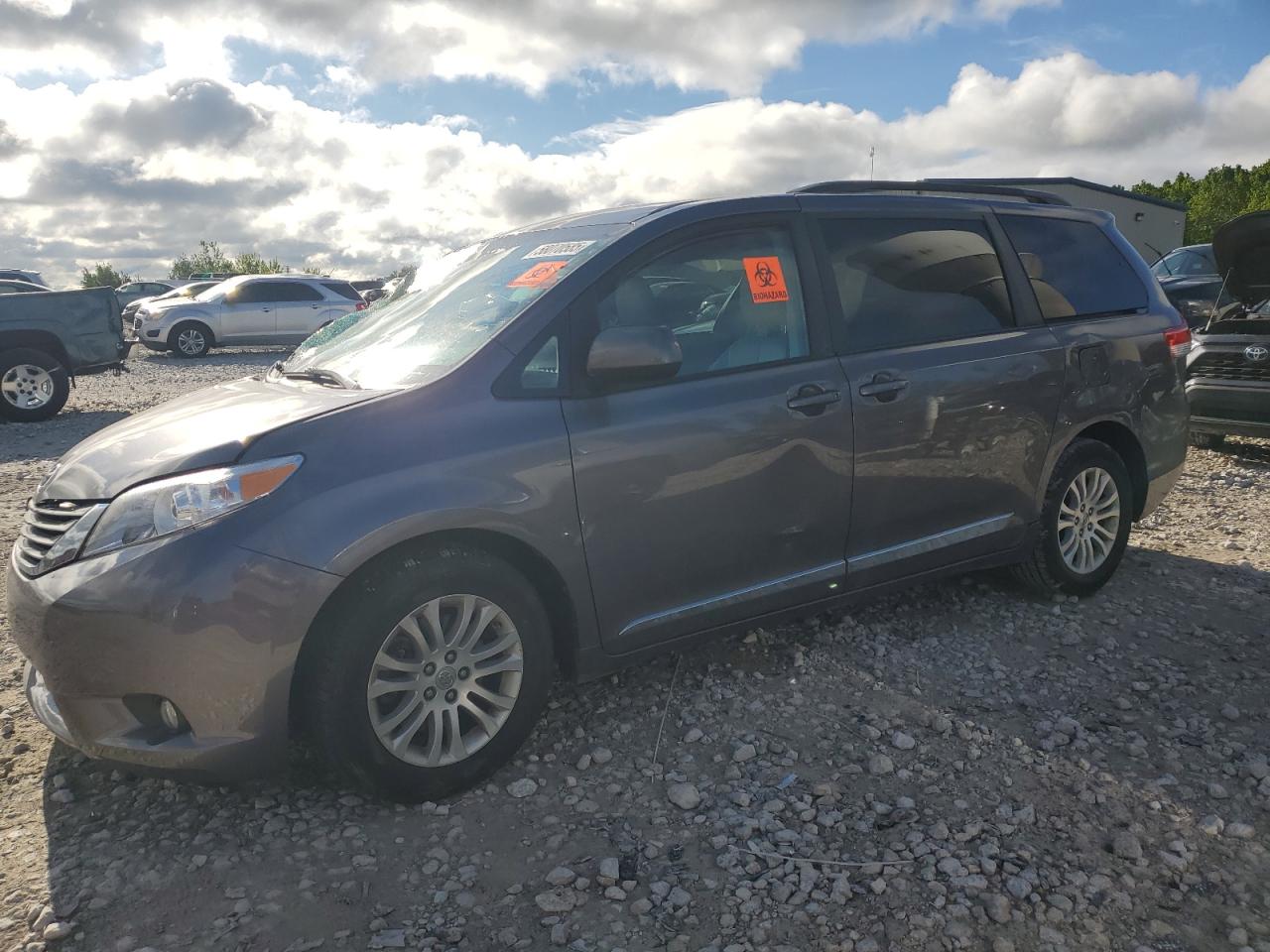 TOYOTA SIENNA XLE 2012