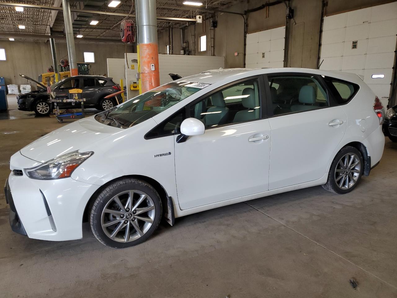 TOYOTA PRIUS V 2015
