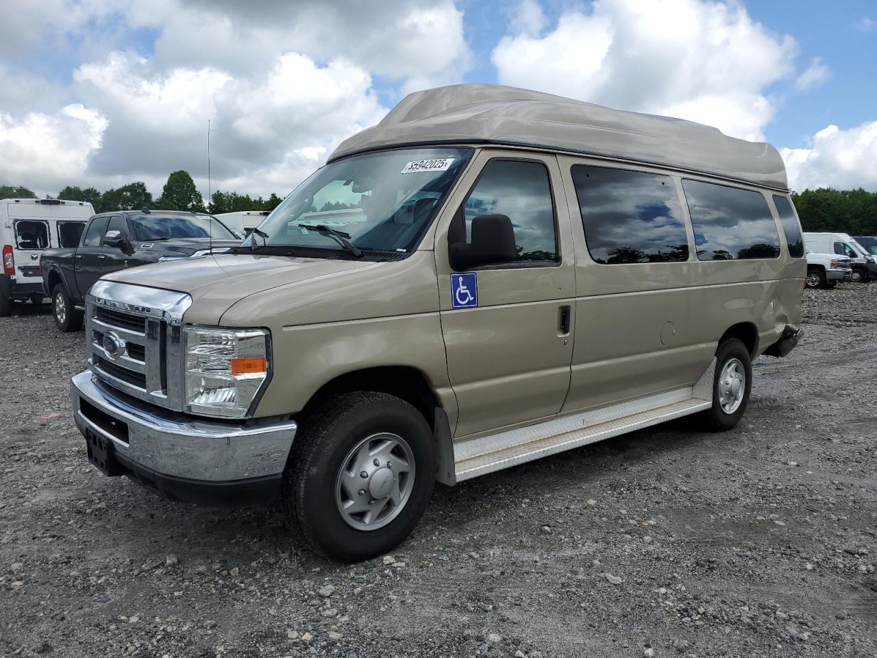 FORD ECONOLINE 2010
