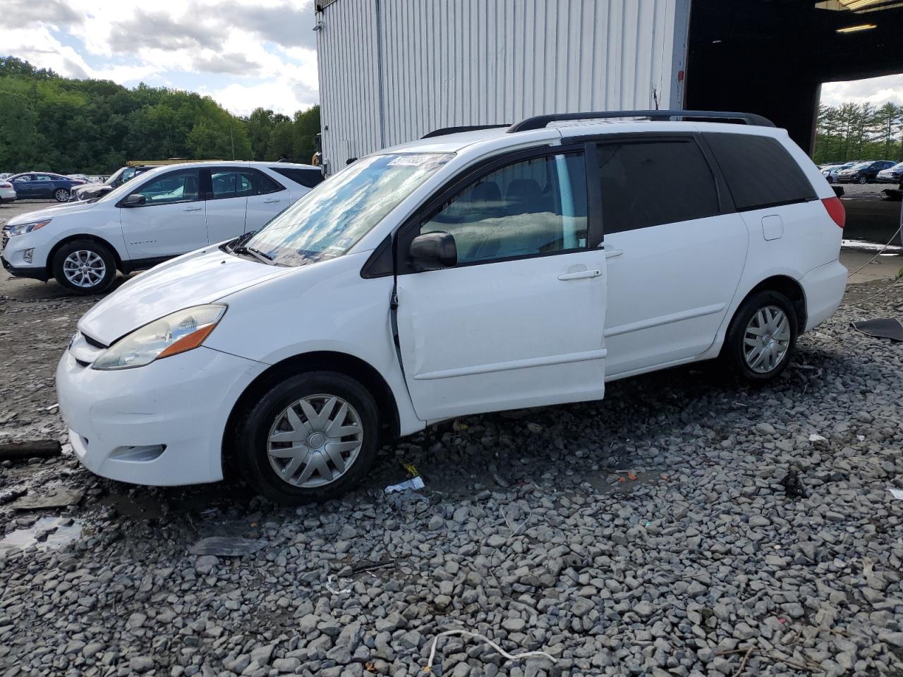TOYOTA SIENNA CE 2009