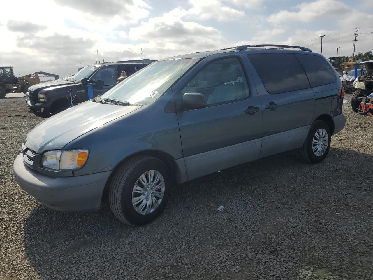 TOYOTA SIENNA LE 2000
