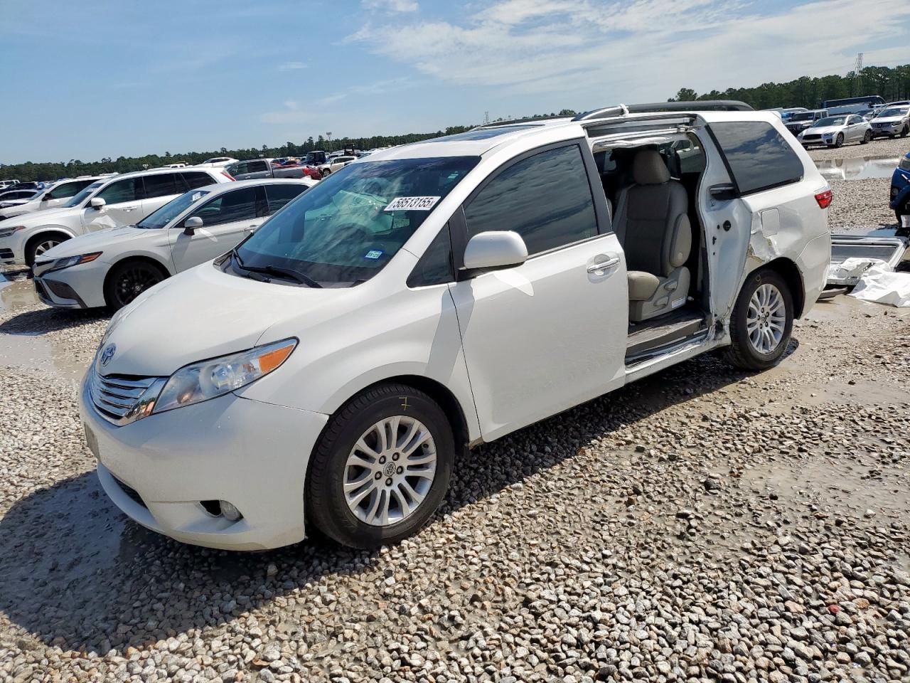 TOYOTA SIENNA XLE 2017