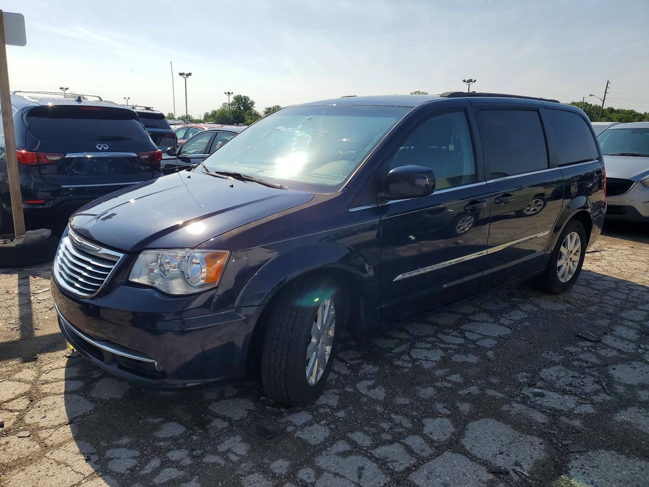CHRYSLER TOWN & COUNTRY 2016