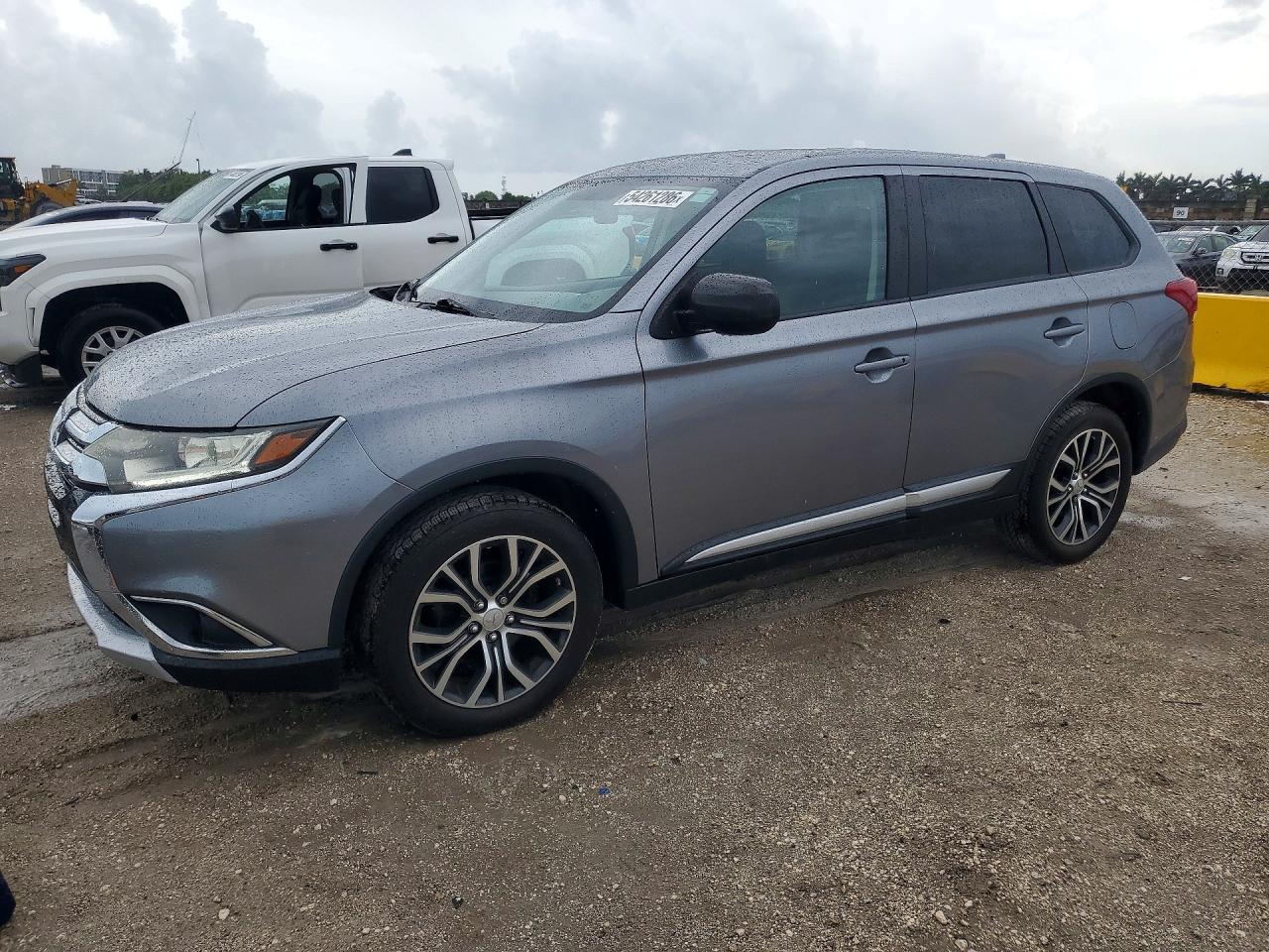 MITSUBISHI OUTLANDER 2017
