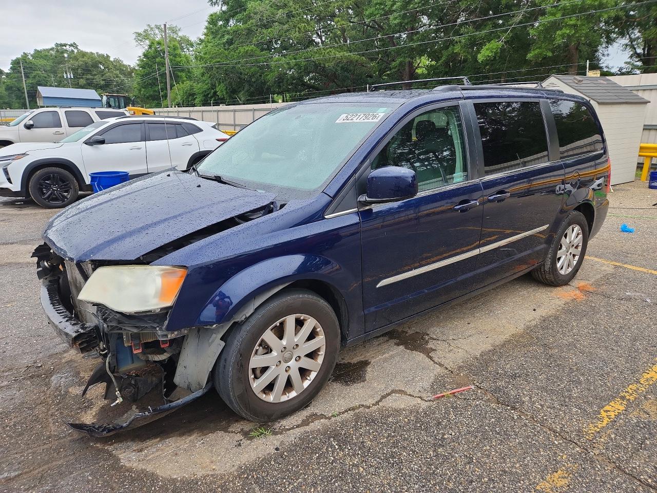 CHRYSLER TOWN & COUNTRY 2013